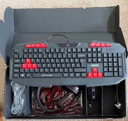 Photo of free Gaming set (Jordanthorpe S8) #1