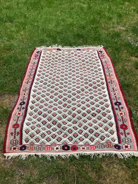 Photo of free Rug (Stoke newington N16) #1