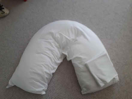 Photo of free V shaped pillow (Greaves LA1) #1