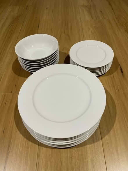 Photo of free Maxwell & Williams dinner set (Bundoora) #2