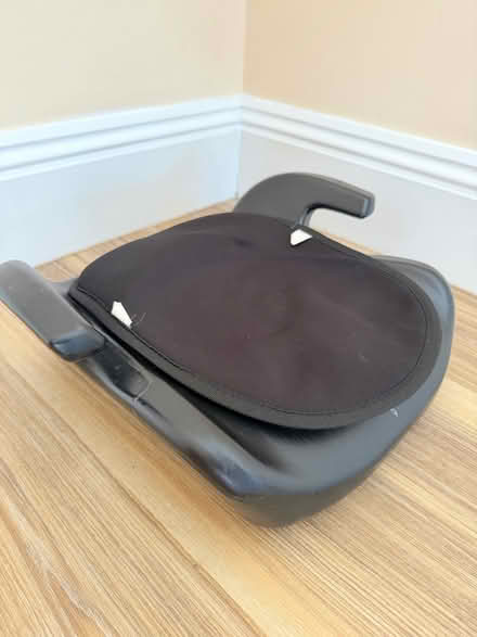 Photo of free Car booster seat (WR5 2AF) #1
