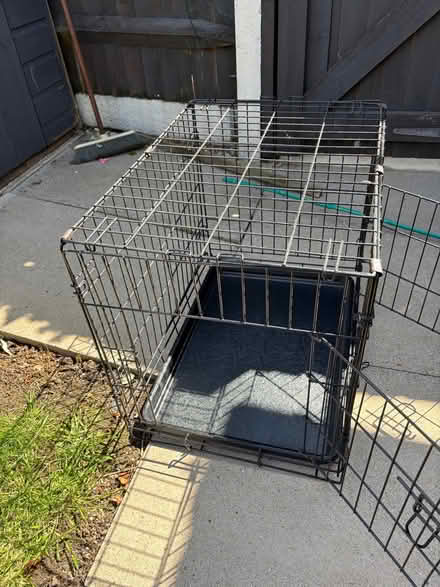 Photo of free Medium size dog crate , (Leighton Buzzard LU7) #1