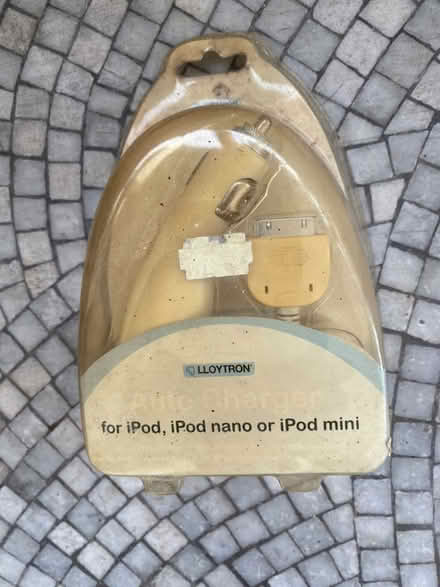 Photo of free car to old iPhone (wide) connector (Worsley M28) #1