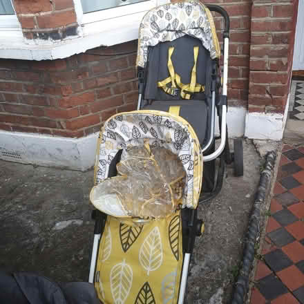 Photo of free pram and car seat (N15 3NB) #1