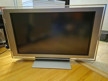 Photo of free Sony tv (New westmister) #1