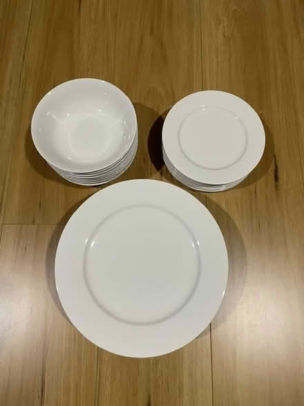 Photo of free Maxwell & Williams dinner set (Bundoora) #1
