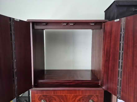 Photo of free Reproduction Edwardian Mahogany Veneer TV Cabinet Unit (Cogges OX28) #2