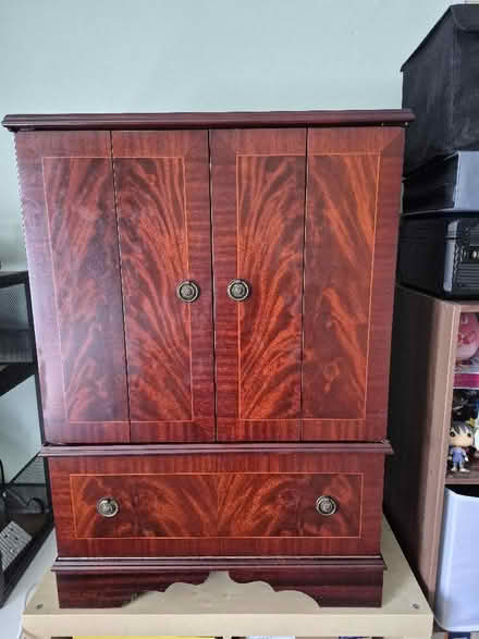 Photo of free Reproduction Edwardian Mahogany Veneer TV Cabinet Unit (Cogges OX28) #1