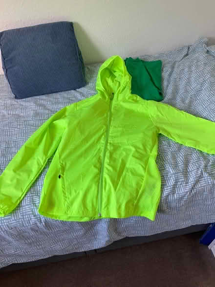 Photo of free Dayglo ultra-lightweight men's running jacket -- size small (Upper Wolvercote OX2) #1