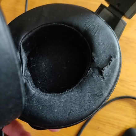 Photo of free Earphones (Woodside London SE25) #1