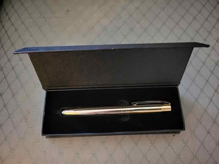 Photo of free Fountain pen in presentation box (Cherry Orchard SY2) #1