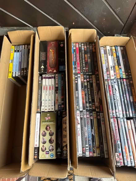 Photo of free DVDs boxes good titles (Sheldon B26) #1