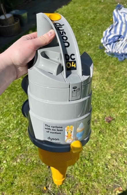 Photo of Dyson dc04 lid with handle (Monkland HR6) #1