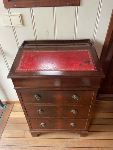 Photo of free Davenport desk (Wapping E1W) #1