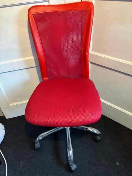 Photo of free Red office chair (OX4 cowley) #1
