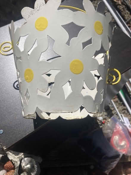 Photo of free Bottomless metal hail with flowers (Foothill Boulevard Cupertino) #1