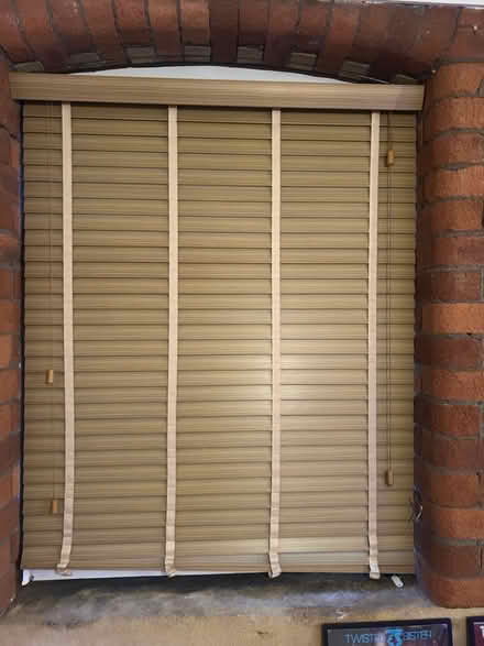 Photo of free brown blinds satisfactory (Netherthorpe S6) #1