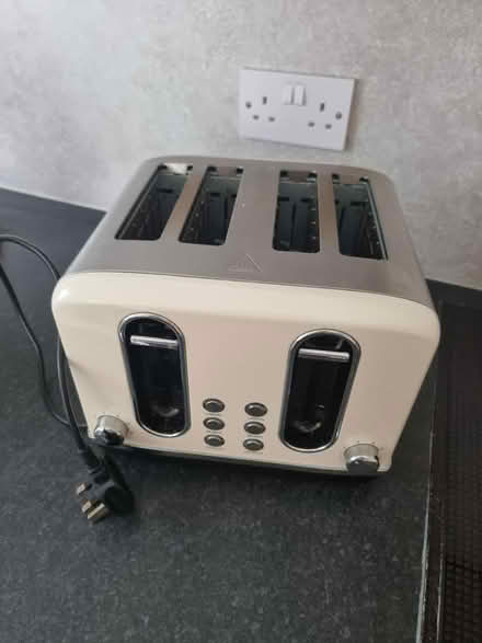 Photo of free Cream 4 slot toaster (Devizes SN10) #1