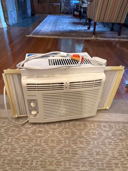 Photo of free Air conditioner (Hartsdale) #1