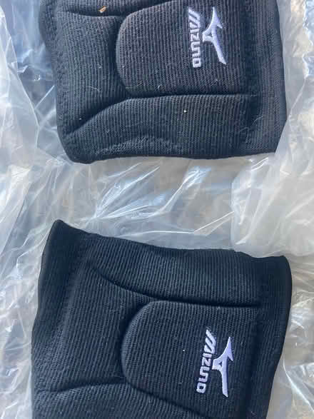 Photo of free One pair black knee pads (Foothill Boulevard Cupertino) #1