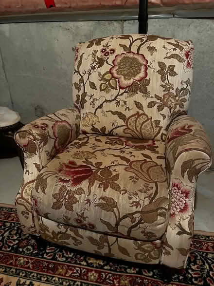 Photo of free Recliner (streetsville) #1