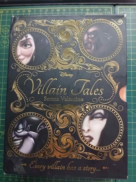 Photo of free Disney's VILLAIN TALES (4 book set) (Sinfin DE23) #2