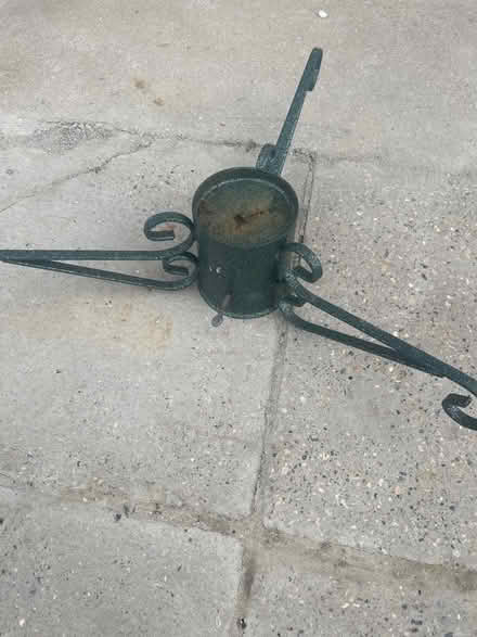 Photo of free Christmas tree stand (TW19) #1