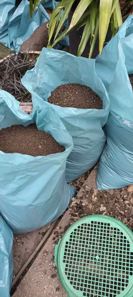 Photo of free Top soil (Woodside CR0) #1