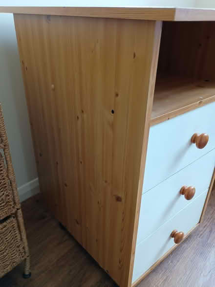 Photo of free Desk (West Hitchin SG5) #4
