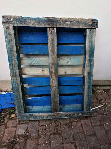 Photo of free Blue wooden pallet (Ashburton CR0) #1