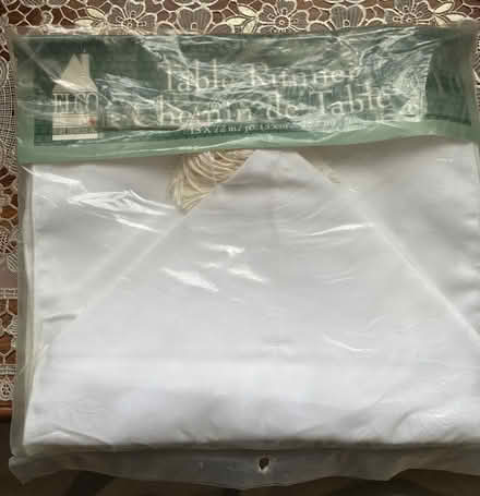 Photo of free White table runner (Springfield MK6) #3