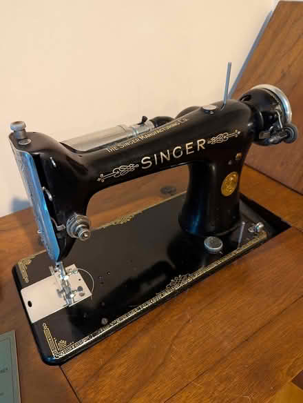 Photo of free Vintage 1929 Singer Sewing Machine (New Paltz) #4