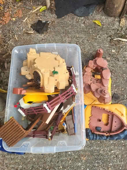 Photo of free Tos - farm set? (Twickenham TW2) #1