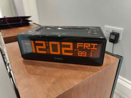 Photo of free Speaking clock radio alarm clock (Marshalswick AL4) #1