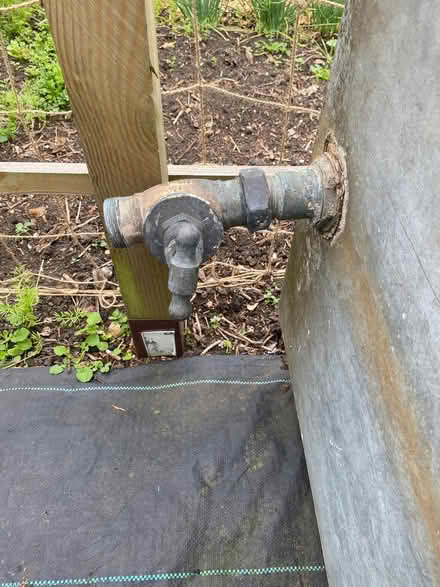 Photo of free Victorian 100 gallon galvanised tank (Sunninghill SL5) #3
