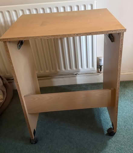 Photo of free Small desk (herts SG14) #1