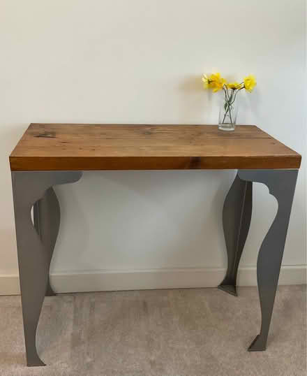 Photo of free Side / Hallway table (N22 very near Wood Green tube) #1