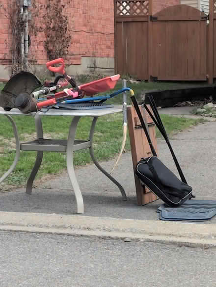 Photo of free curbside at 14 rosethorn way (Carling) #1