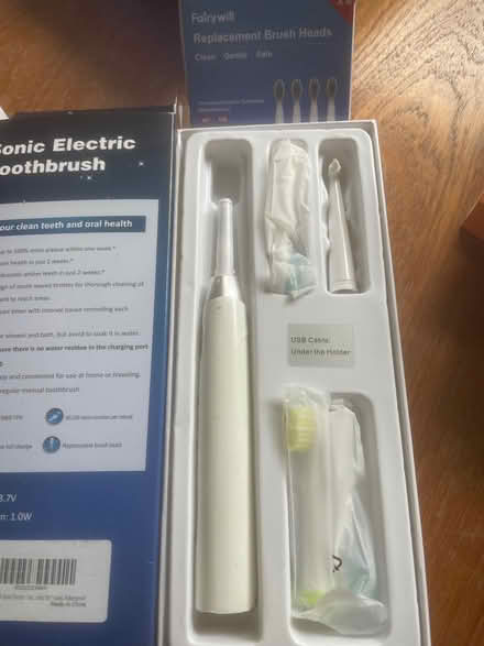 Photo of free A Fairywill sonic electric toothbrush + 4 replacement heads (Kingsway CB4) #2