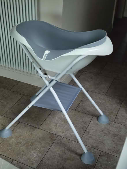 Photo of free Béaba Camele'o baby bath and stand (Ware SG12) #1
