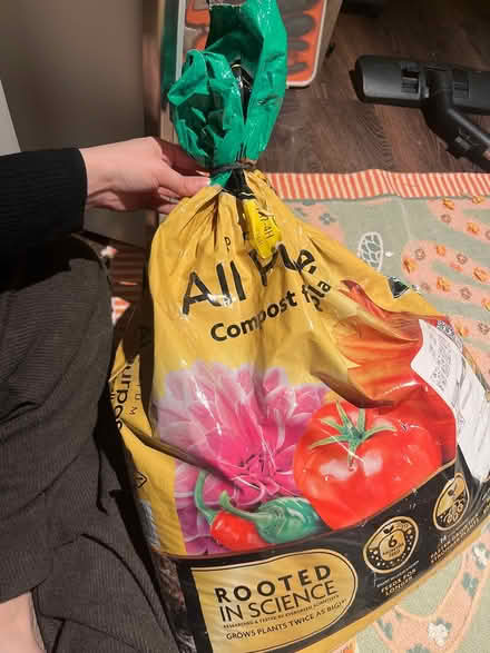 Photo of free Miracle Gro All Purpose Compost (SE1) #1