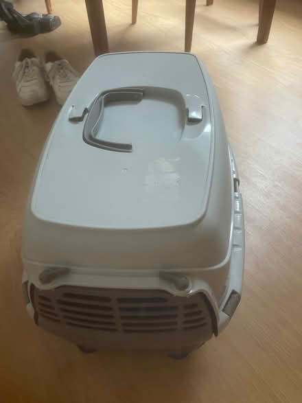 Photo of free A pet carrier (small cat) (Kingsway CB4) #1