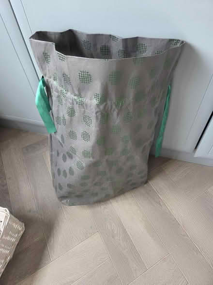 Photo of free Bag full of gift bags (Wrose BD2) #2