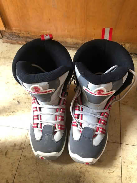 Photo of free Snowboard and boots (San Mateo / Belmont border) #1