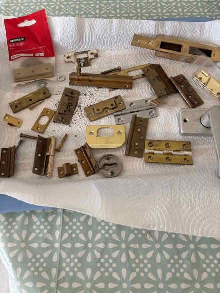 Photo of free Small brass hinges (Bexleyheath DA6) #1