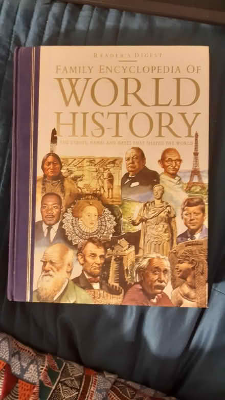Photo of free World history book (N7 9fn7) #1