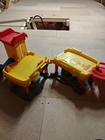 Photo of free toddler toy garage (Cottam PR4) #2