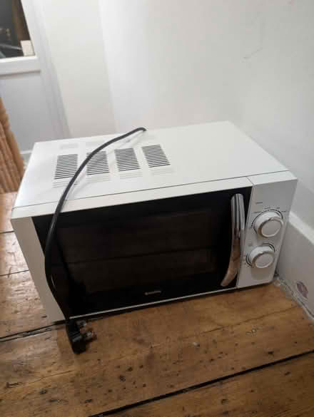 Photo of free Microwave (broken) (Finsbury Park N4) #1