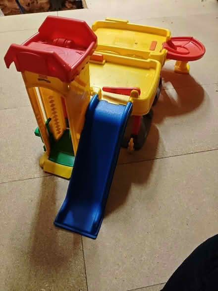 Photo of free toddler toy garage (Cottam PR4) #3