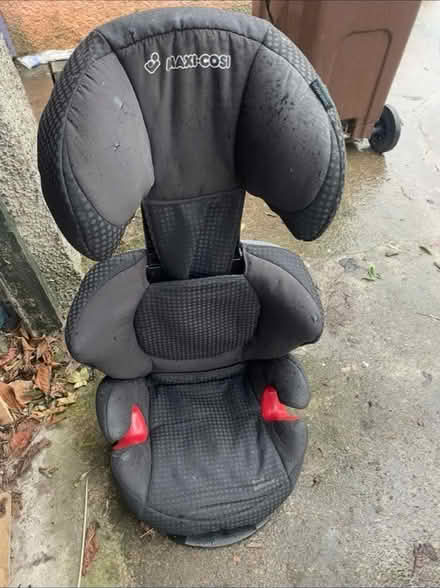 Photo of free high-back booster car seat (EH15 2ep) #1